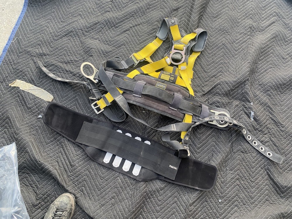Guardian Fall Protection Construction Harness, Medium/Large 90930 Rev B W/ Belt