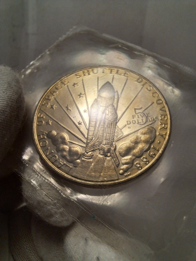 1988 Marshall Islands Space Shuttle Discovery Commemorative $5 | In Packaging