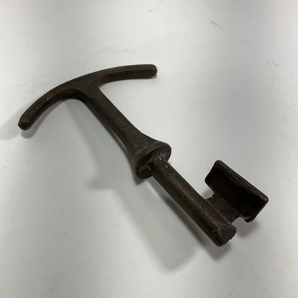 Bronze “DF” Water Box Service Key