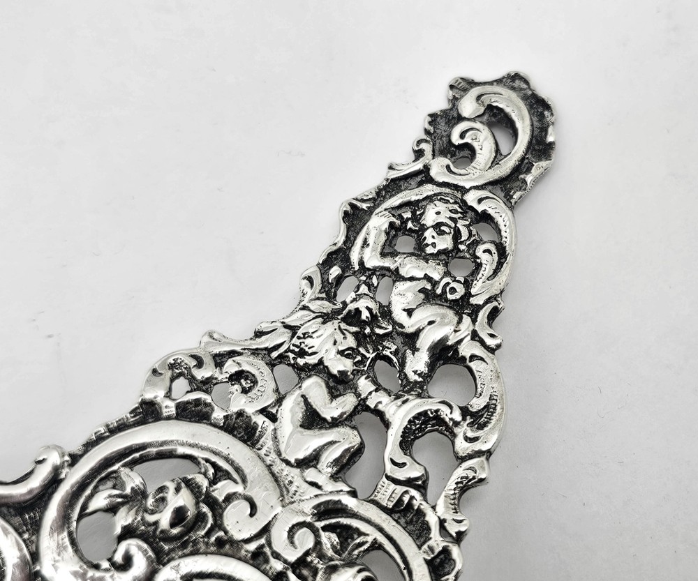 ORNATE CHERUB & FLOWERS 830 SOLID SILVER OTC TEA STRAINER W/DRIP STAND