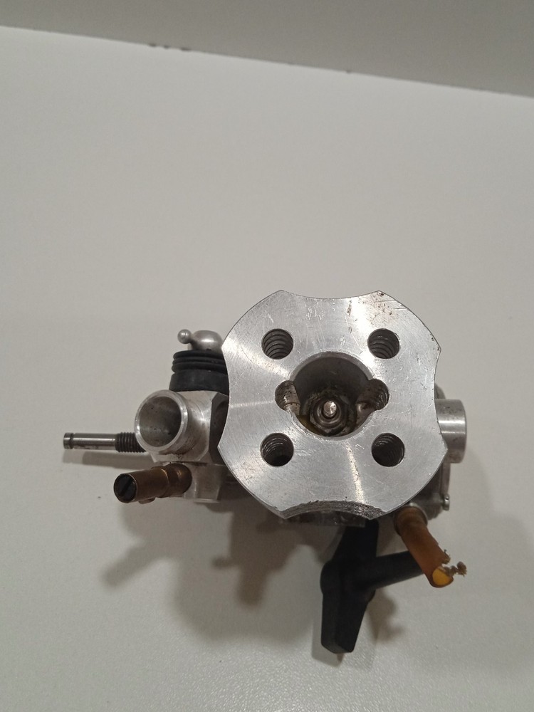 Master 3.5 cc RC car nitro engine, model H21SP.