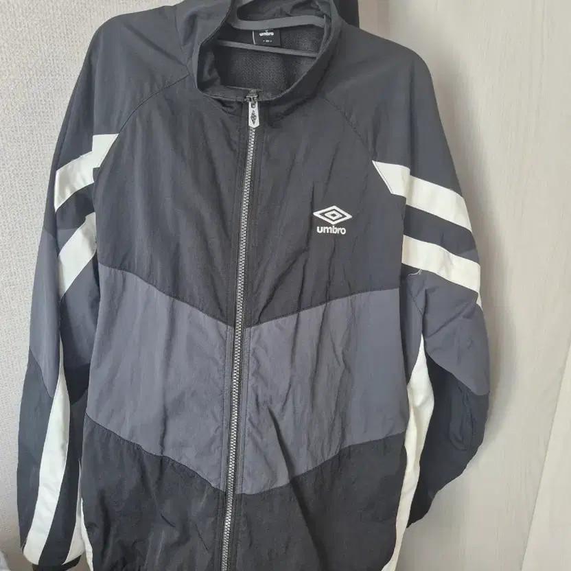 Umbro Windbreaker - Pre-Owned, Light Wear