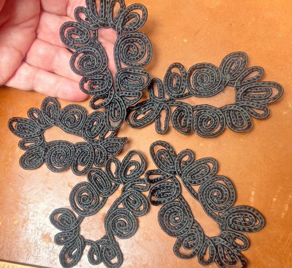 applique soutache pear shape 2 3/8X4" black 1pc