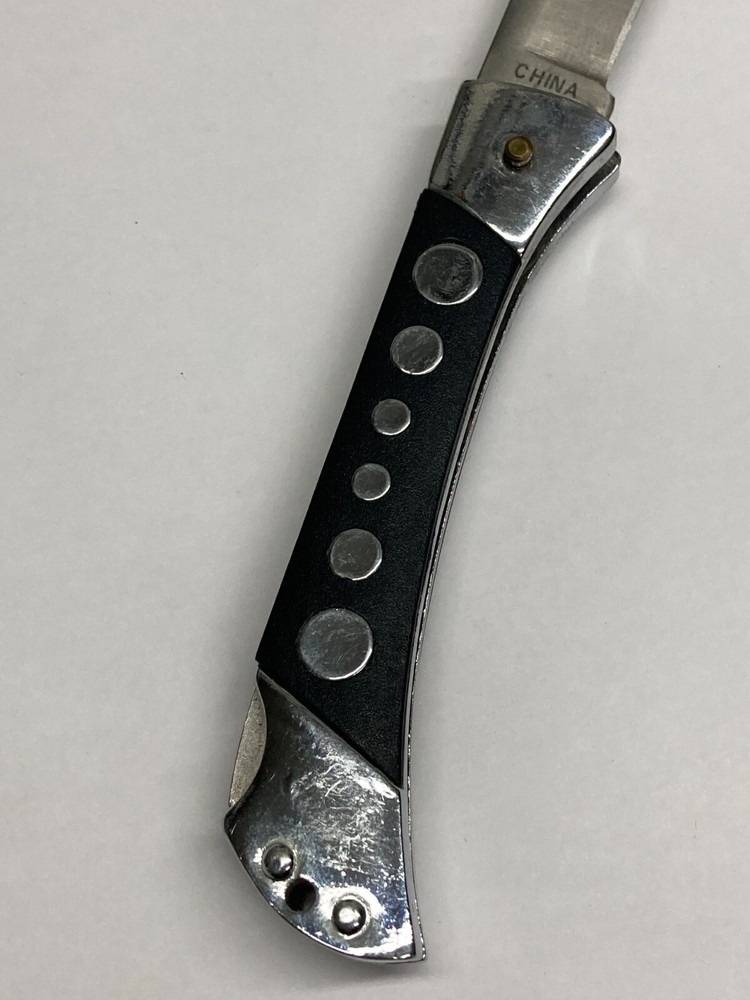Sleek Black Folding Lockback Knife w/Plain Blade PK9516BK