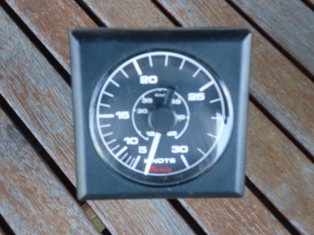 Faria Speedometer  / 3.25 Inch Cutout