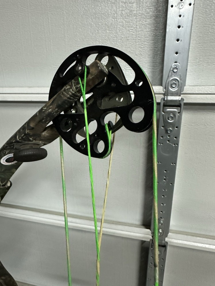 Cabelas PL-1 Compound Bow with Arrows Hard Case and Soft Case. Used