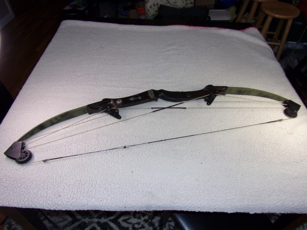 Bear Whitetail Hunter Compound Bow With Camo Limbs
