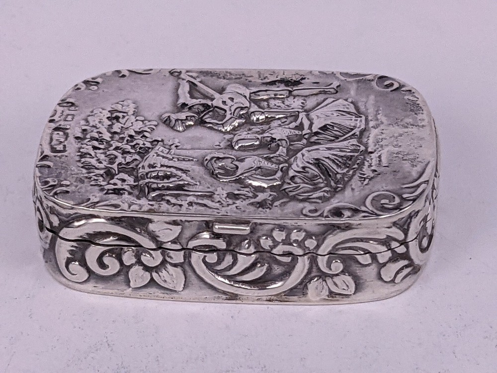 A solid silver hinged snuff box British hallmarked 1904 with medieval scene