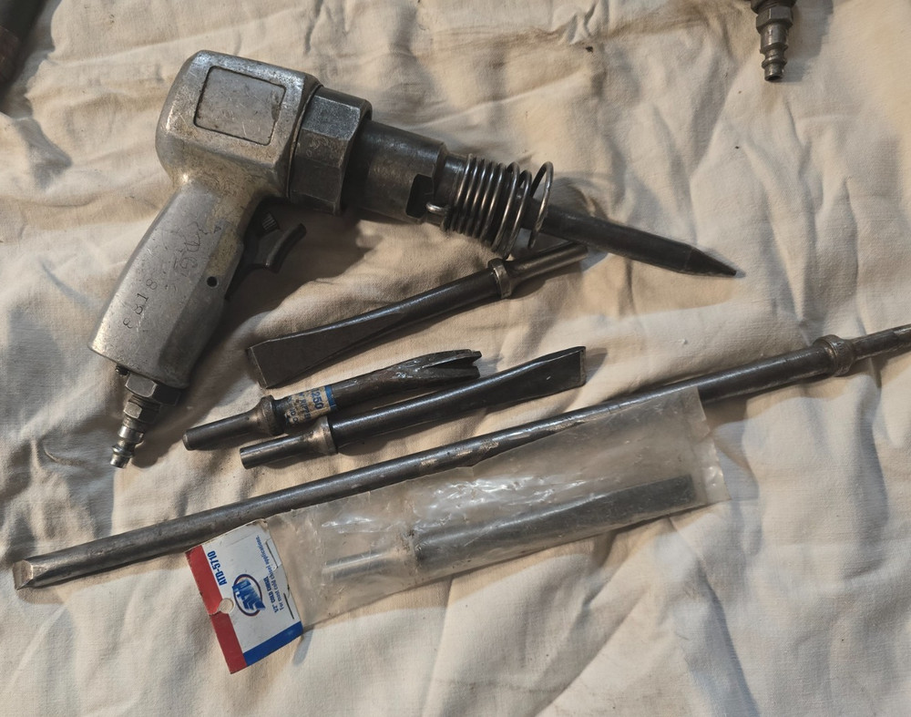 B&D Air Hammer Chisel w/ a few bits