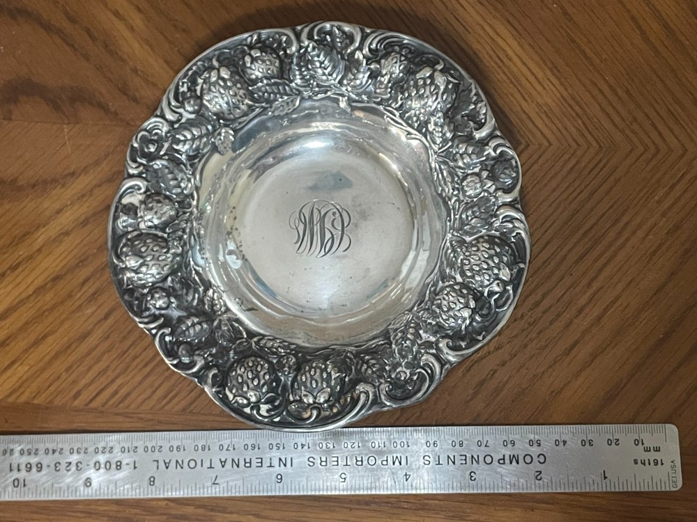 Sterling Silver Strawberry Bowl 113 g Mono