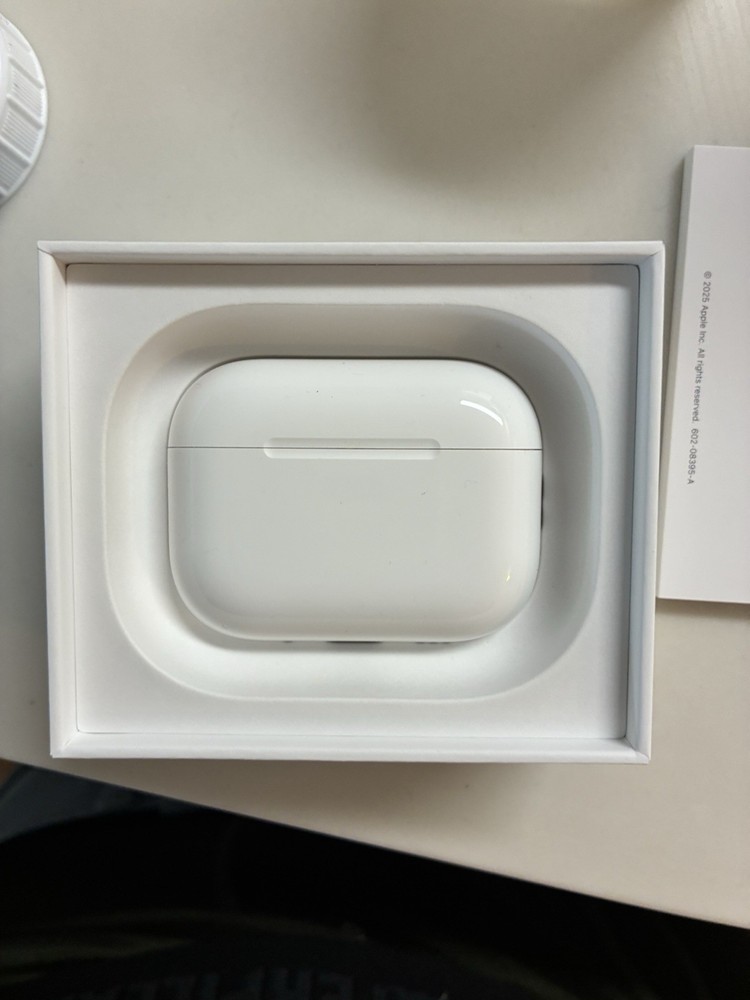 Apple AirPods Pro 3 USB-C Charging Case