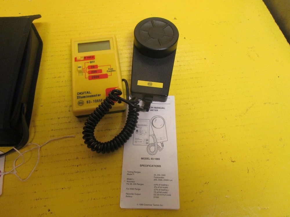 BEHA DIGITAL ILLUMINOMETER w/ CASE 93-1065F