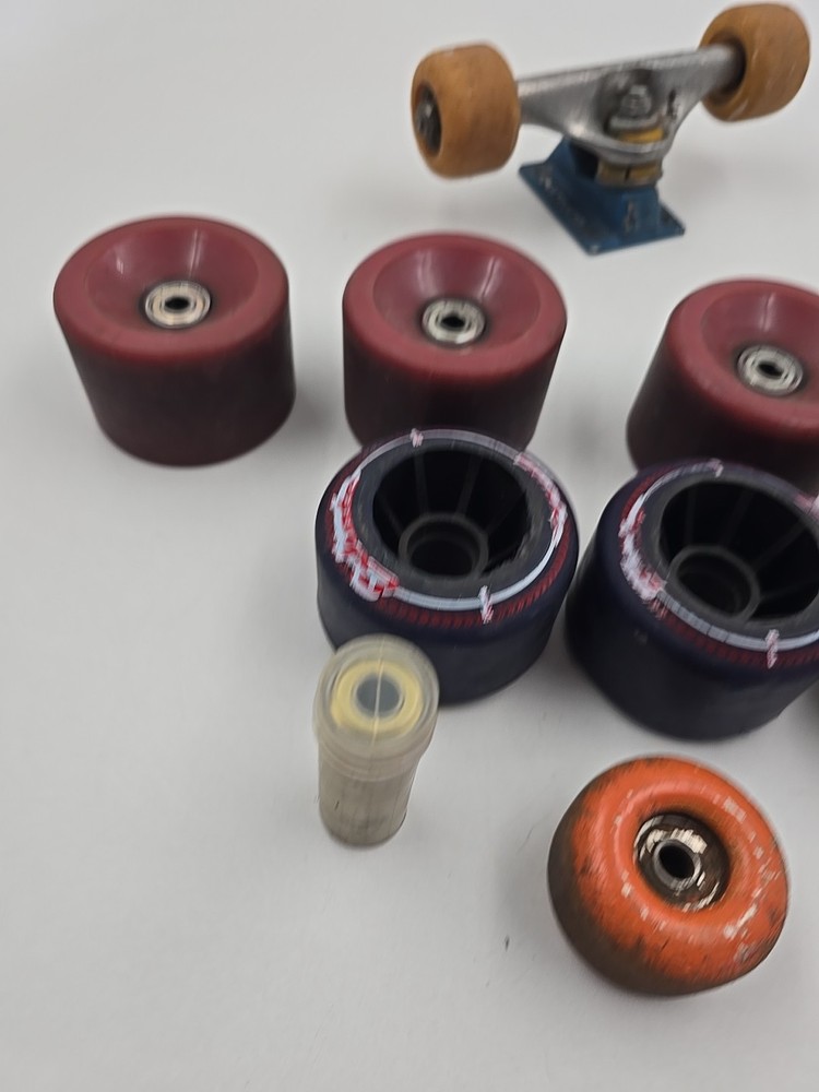Misc . Skateboard Wheels And Bearings Condition Unknown