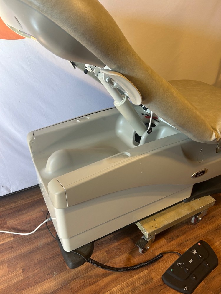 Midmark 625-001 Power Exam Table