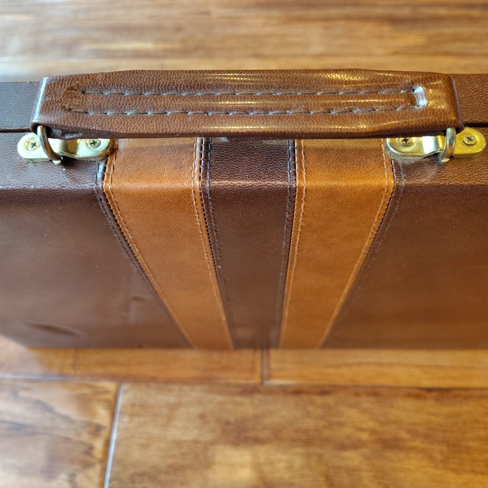 Vintage BACKGAMMON Game And Brown Case Set 10"x15"