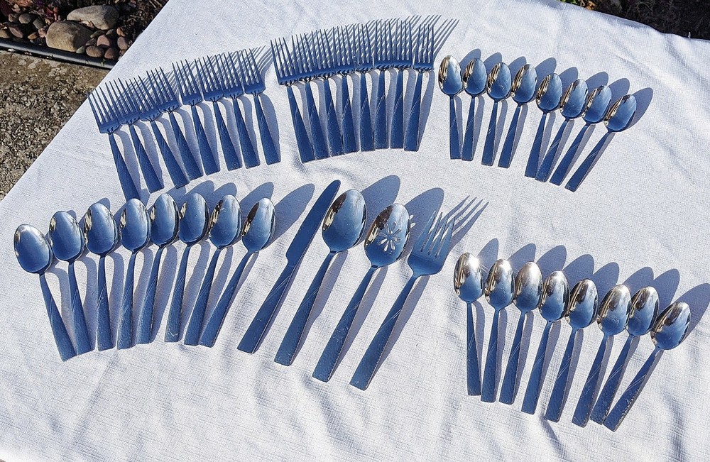 44 Pieces International LORING Stainless Hammered with Diagonal Line Silverware