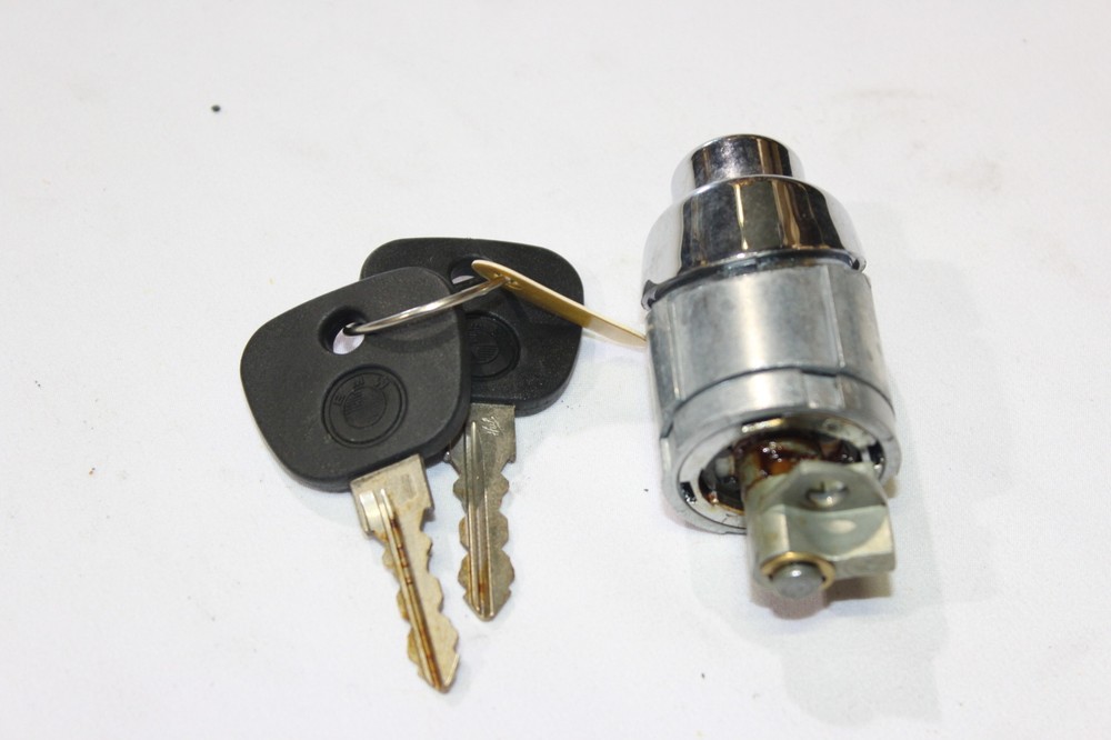 Trunk lid lock with key for BMW 7 series E-23