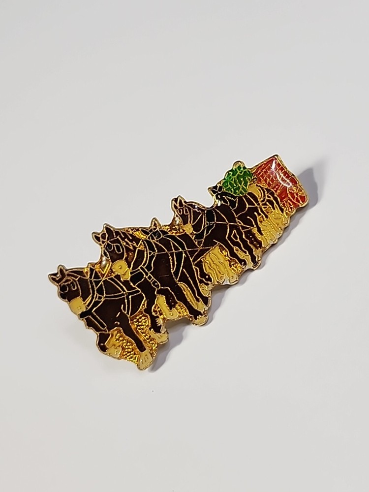 Budweiser Clydesdales Pulling Beer Wagon Lapel Pin Anheuser-Busch