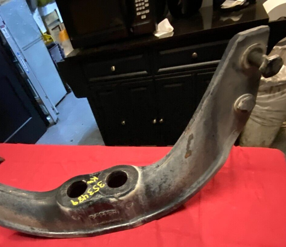 PACCAR OEM FRONT ENGINE MOUNT A24-1079-3,