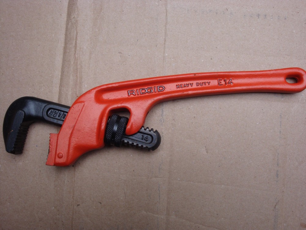 RIDGID E14 angle pipe wrench