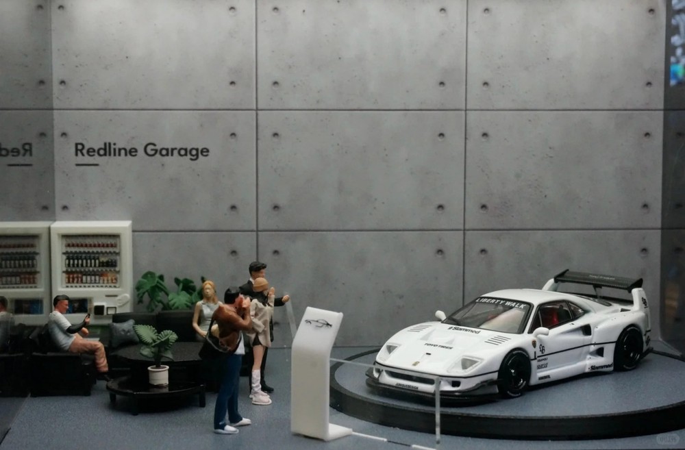 1:64 Scale Desktop Rotating Parking Diorama Display Model