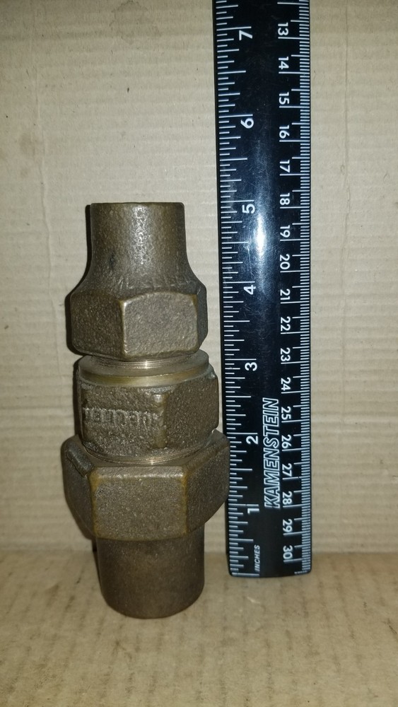 Mueller Straight Coupling with threaded Copper Flare Nut