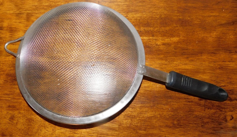 Vintage Round Black Plastic Handle Kitchen Strainer Colander
