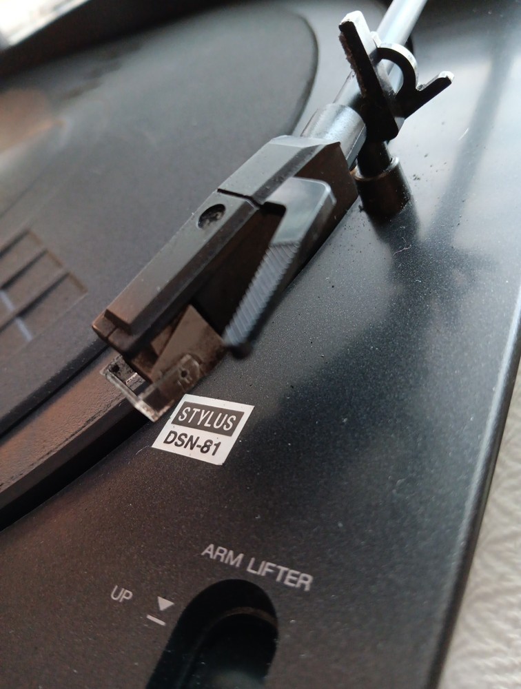 VTG DENON DP-25F FULL AUTOMATIC TURNTABLE w/OPERATING INSTRUCTIONS & Spindle