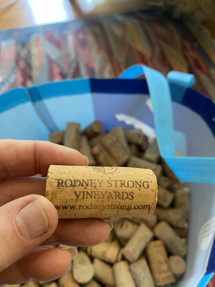 600 used natural wine corks