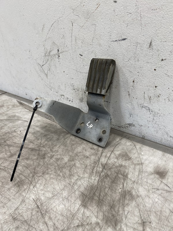 Mack Hood Rest (638-10820)
