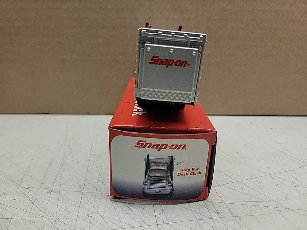 Snap On Step Van Desk Clock New SSX13T100