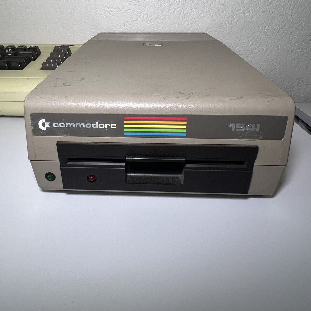 Commodore VIC-20 AND VIC 1541 - HUGE BUNDLE - Manuals, Joysticks & MORE *READ*
