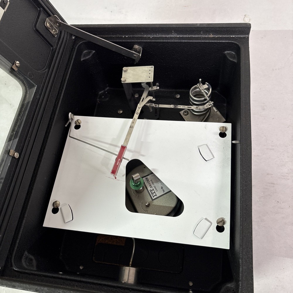 ITT Barton Chart Recorder J8 0 - 3000 PSIG. 24 Hour.