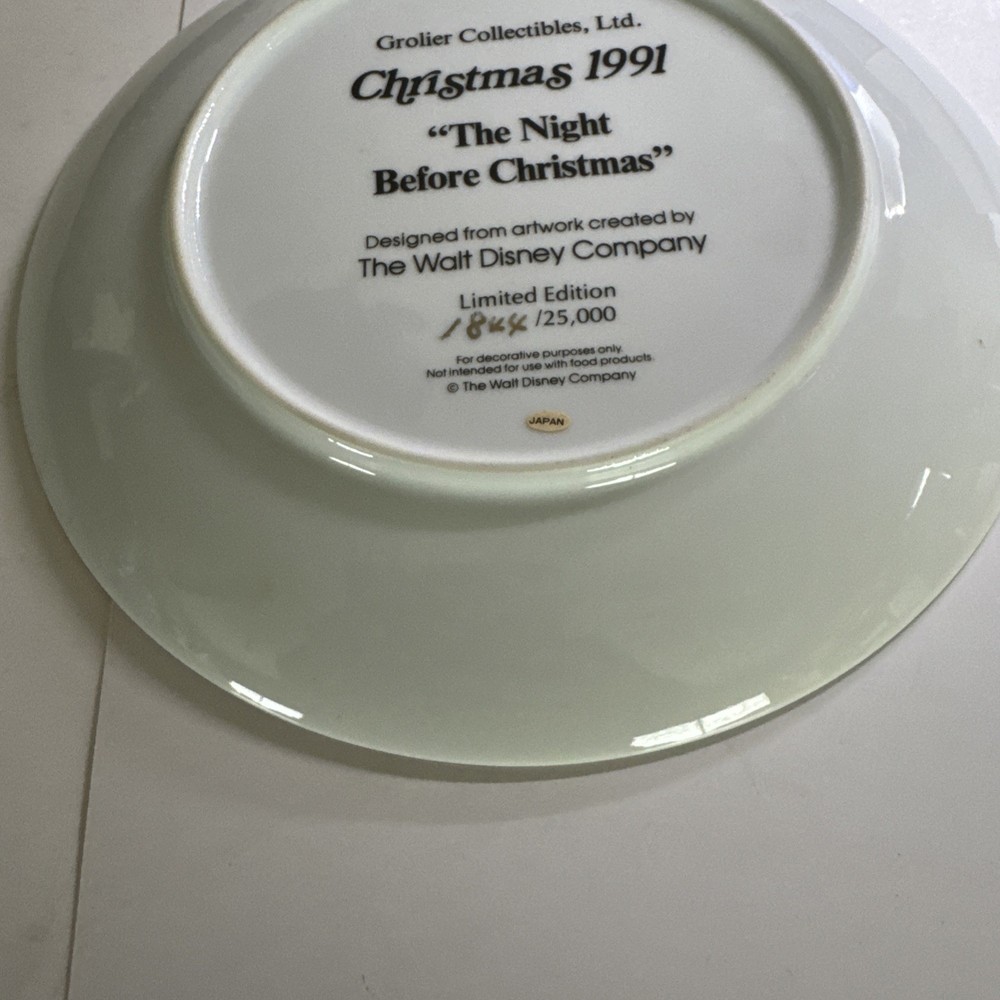 WALT DISNEY - 1991 - THE NIGHT BEFORE CHRISTMAS PLATE