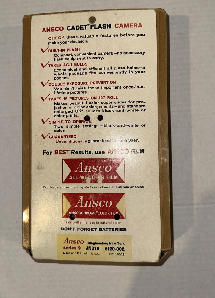 Vintage ANSCO CADET FLASH Camera (untested) & Sylvania/GE Flashbulbs