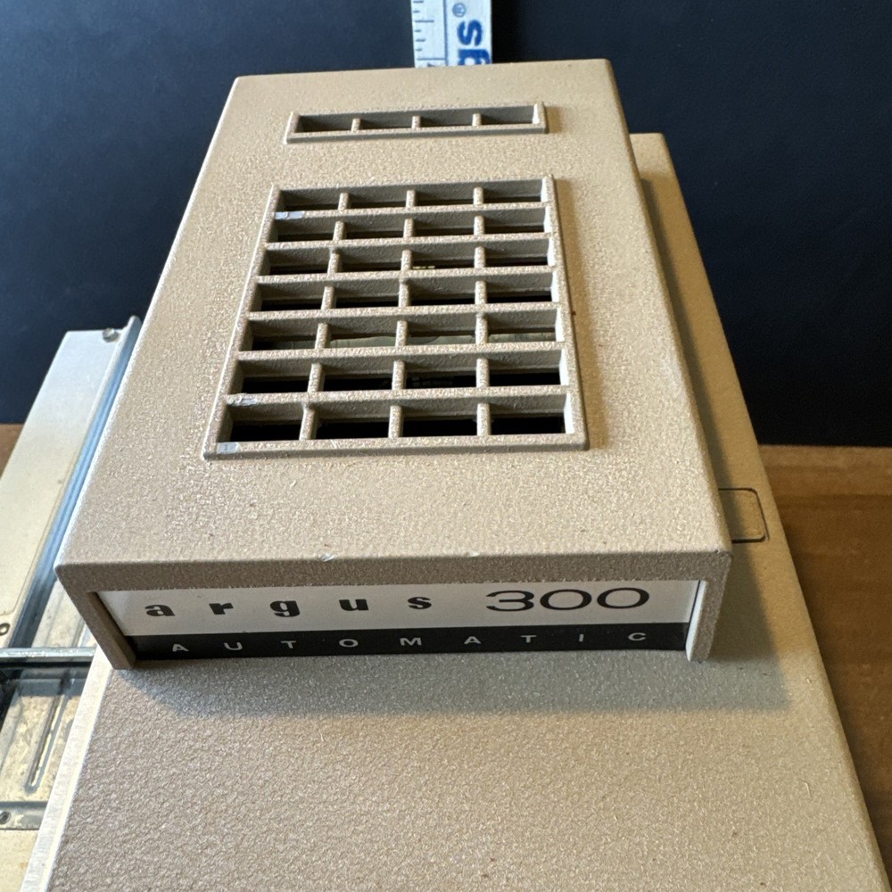 Vintage Argus 300 Model 38 Automatic Slide Projector With Case