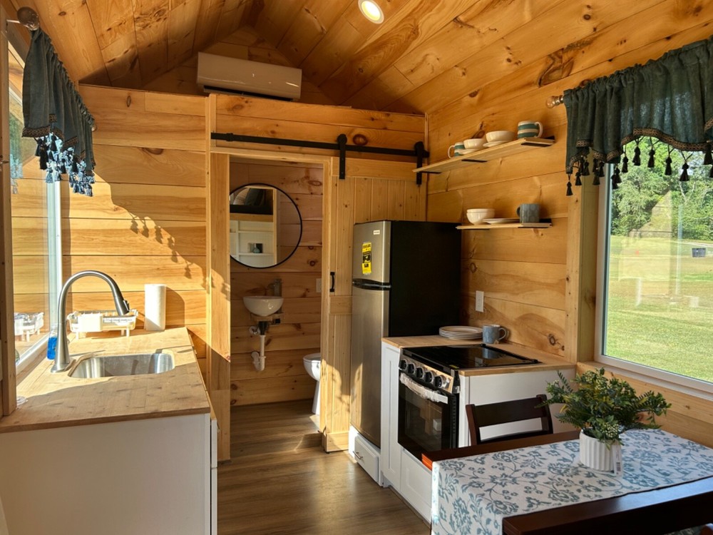 Luxurious Custom Built Tiny House (Ready for pickup or delivery)