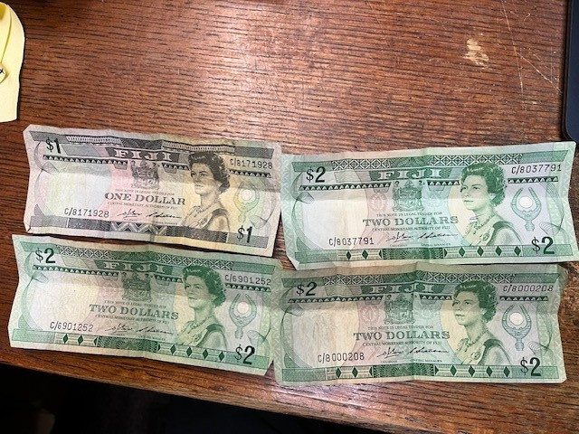 (4) Fiji Banknotes