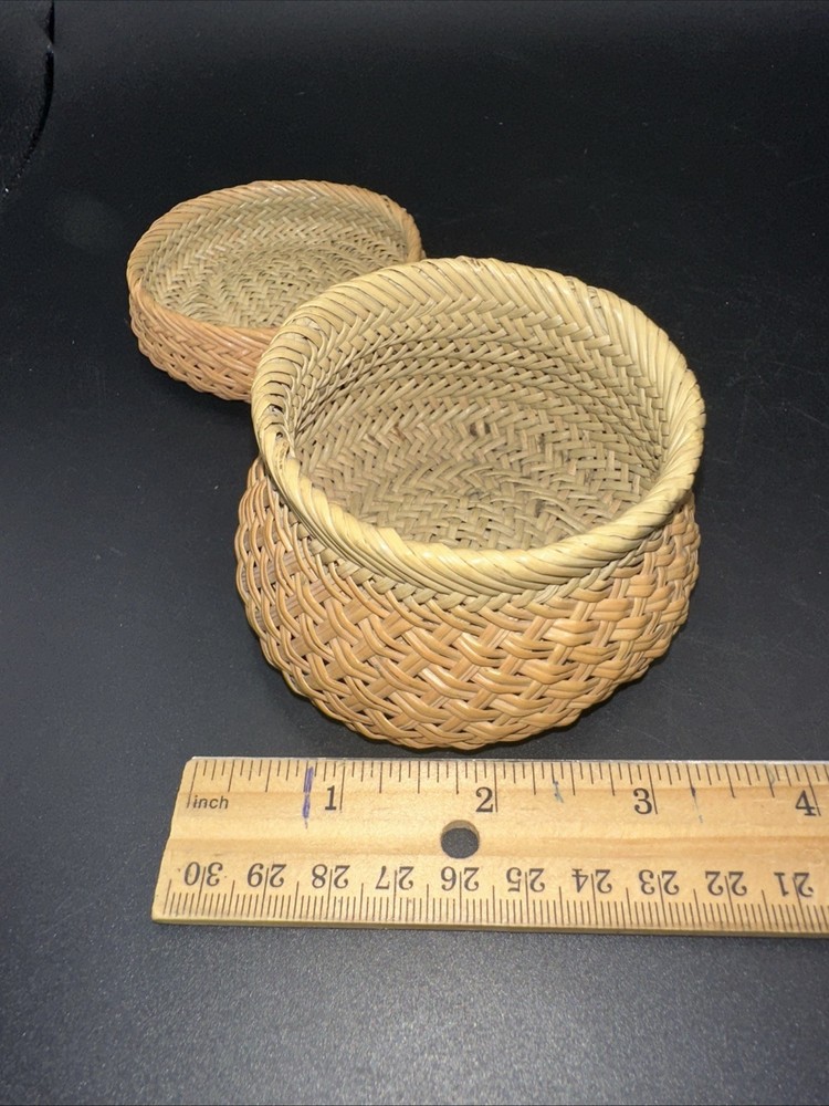 Small Woven Pine Needle Basket With Lid