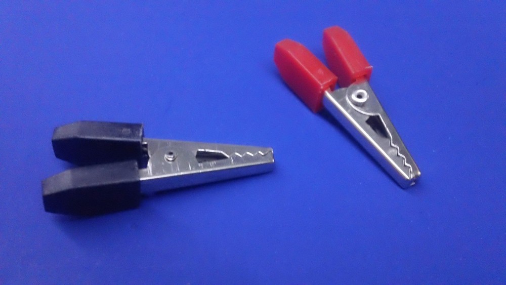 ALLIGATOR clips -- Red & Black -- Negative & Positive Voltmeter test leads clips