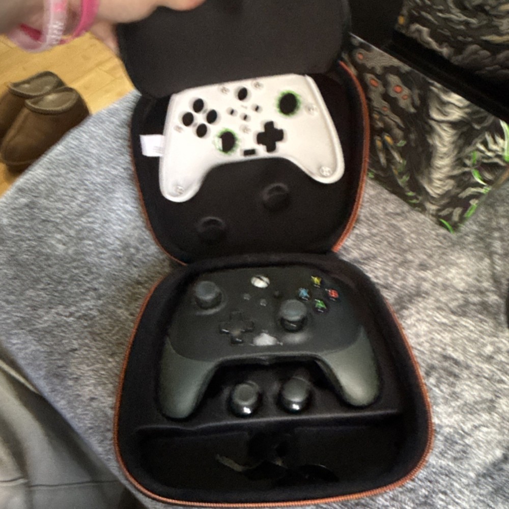 Xbox series x/s  comes with turtle beach headset