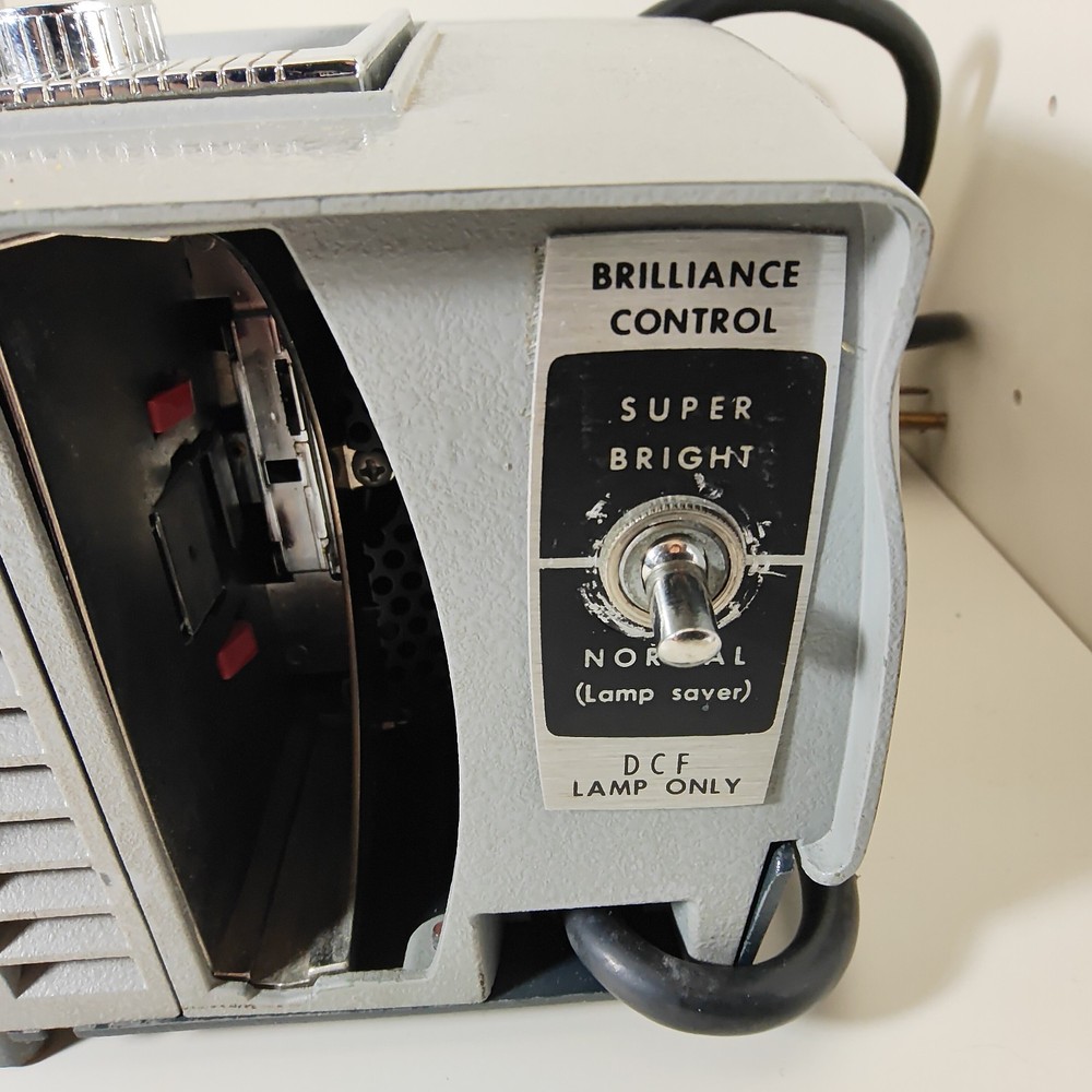 Vtg Super Technicolor 810 Instant Projector, Partially Tested, Lamp & Fan Work