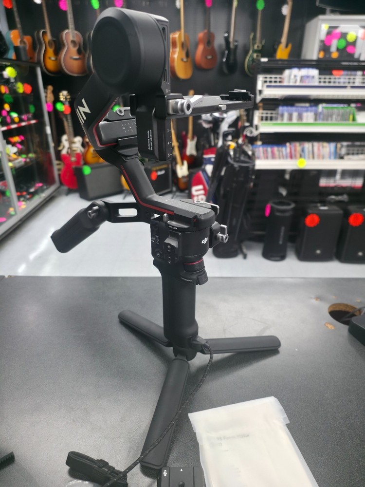 DJI RS3 Gimbal Stabilizer Combo – Excellent Condition