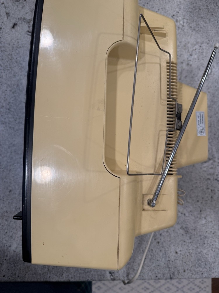 1982 Goldstar VR-206 Black & White 12" Solid State CRT Television WORKS; Used
