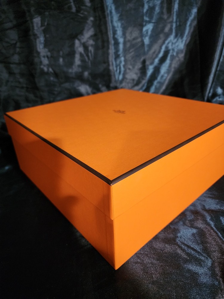 Authentic HERMES Empty Box 14x14x5.5" Number 081 With Booklet