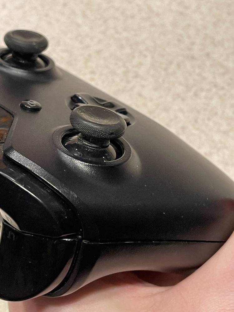 Microsoft 1537 Black Handheld Bluetooth Wireless Gaming Controller For Xbox One