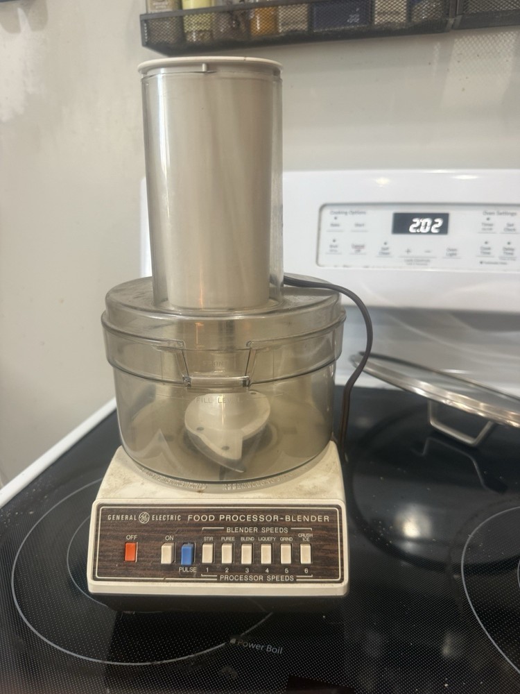 General Electric Food Processor-Blender 8FP3 300W Pulse Function 6 Speeds