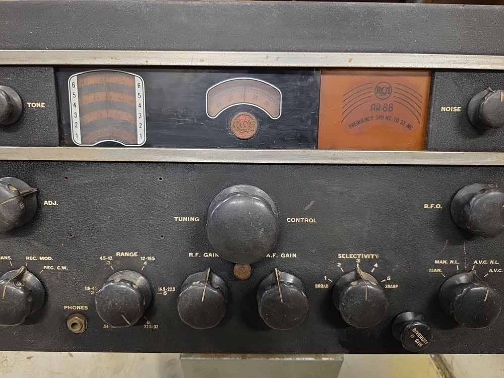 AR-88 RCA Communications Receiver (1941-1945)