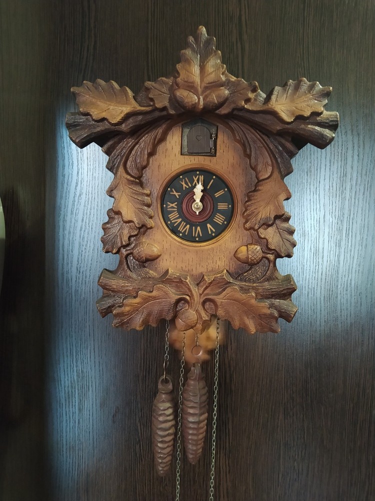 Vintage cuckoo clock Working video.