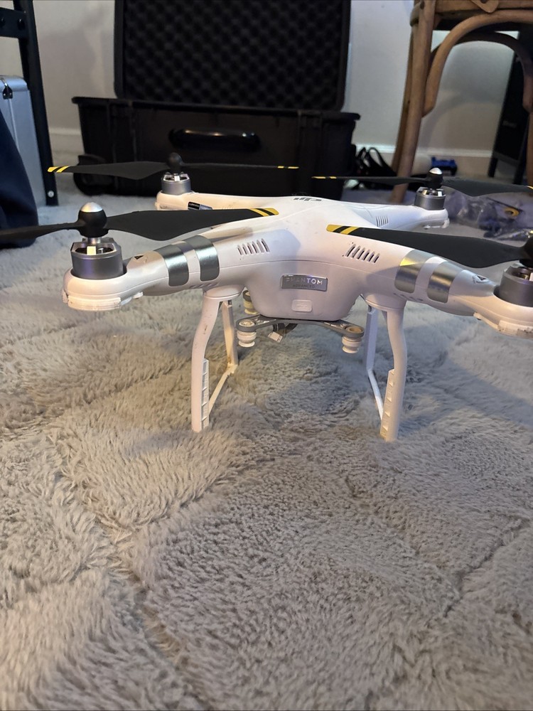 DJI Phantom 3 Advanced Quadcopter No Camera Needs Replacement Legs Also Flys
